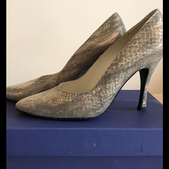 Stuart Weitzman ‘pewter serpentine’ pumps - Picture 2 of 6